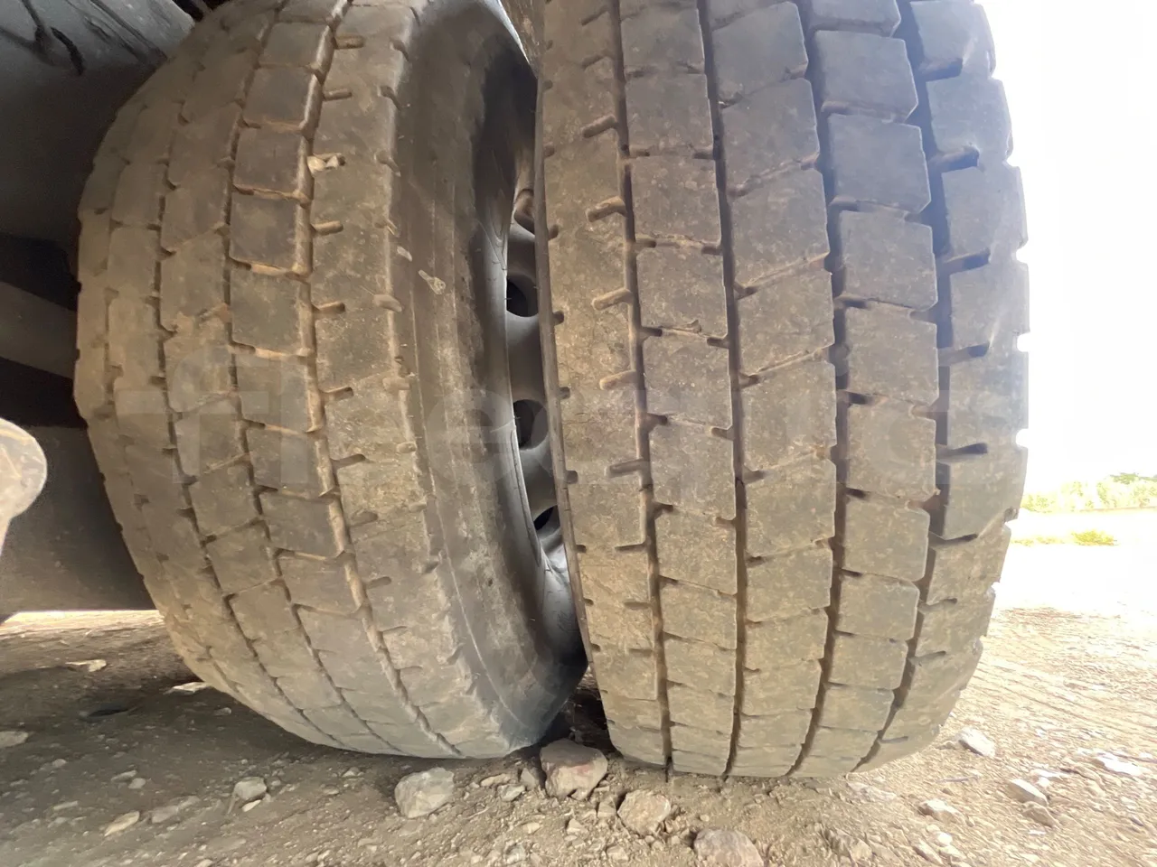 Volvo Eurostar E B12 4X2 12A/ Euro 2 - 309 Kw - 12 Mt - tread condition second axle tires left