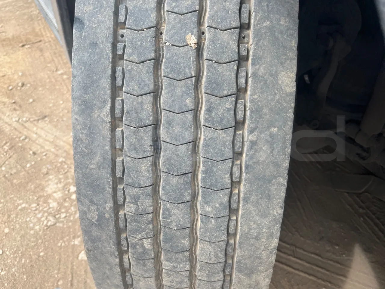 Volvo Eurostar E B12 4X2 12A/ Euro 2 - 309 Kw - 12 Mt - tread condition third axle tires left