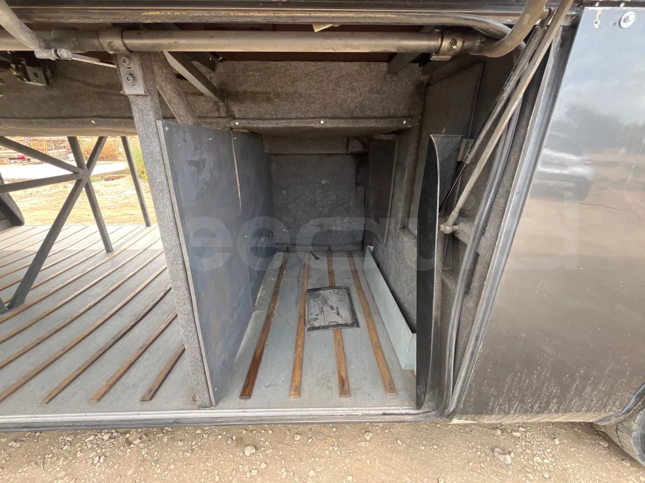 Volvo Eurostar E B12 4X2 12A/ Euro 2 - 309 Kw - 12 Mt - platform open photo