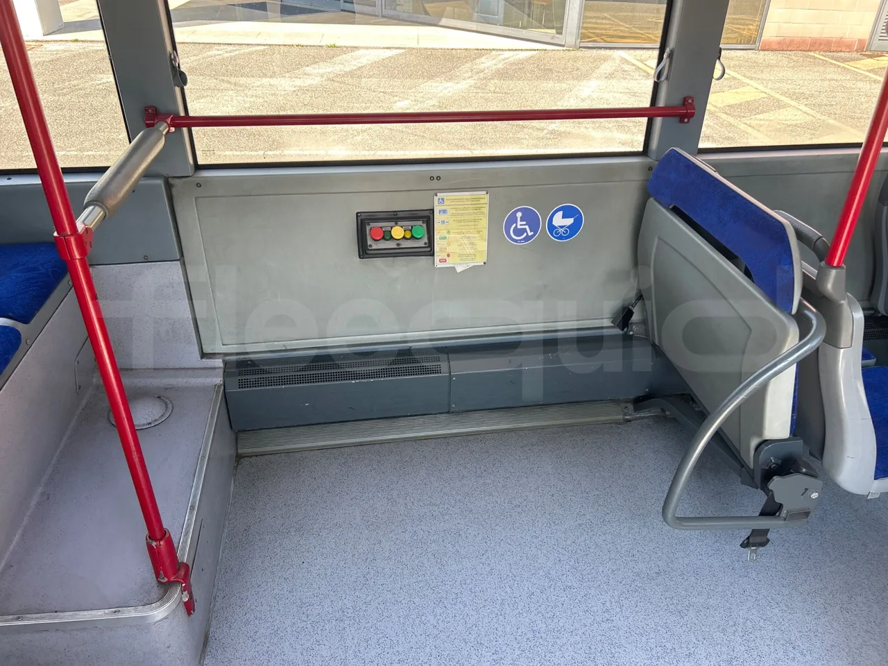 Mercedes-Benz Citaro G O530/Euro 4 - 260 Kw - 17,940 Mt - disabled area photo