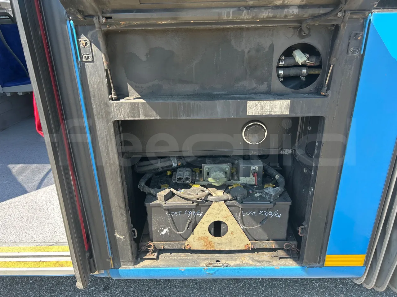 Mercedes-Benz Citaro G O530/Euro 4 - 260 Kw - 17,940 Mt - external compartments photo