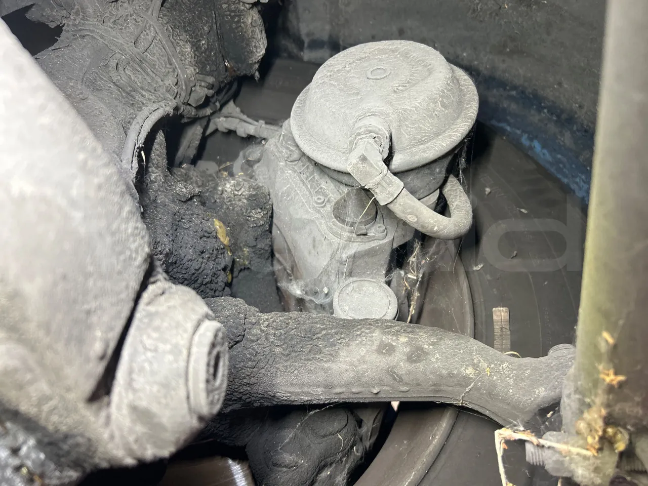 Mercedes-Benz Citaro G O530/Euro 4 - 260 Kw - 17,940 Mt - front brake calipers left