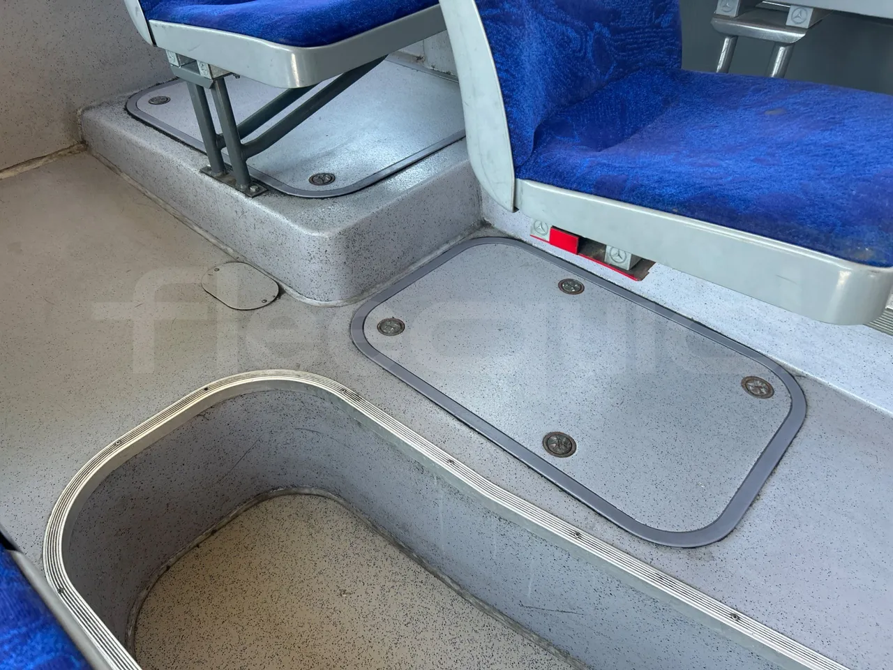 Mercedes-Benz Citaro G O530/Euro 4 - 260 Kw - 17,940 Mt - floor hatches photo