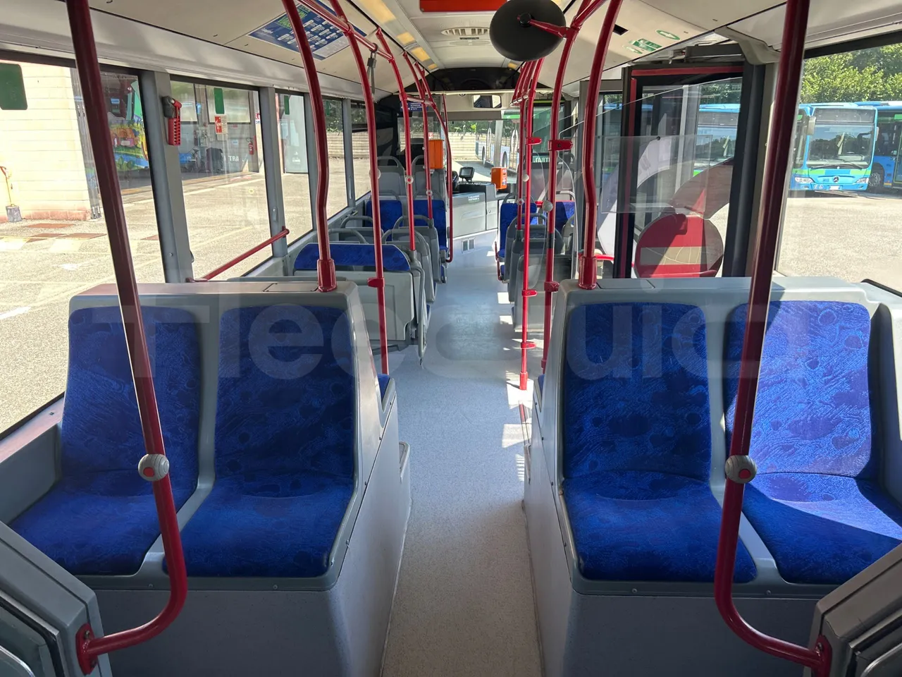 Mercedes-Benz Citaro G O530/Euro 4 - 260 Kw - 17,940 Mt - forward view middle aisle