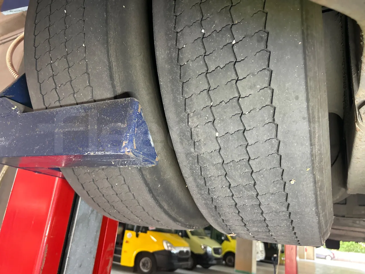 Mercedes-Benz Citaro G O530/Euro 4 - 260 Kw - 17,940 Mt - tread condition second axle tires right
