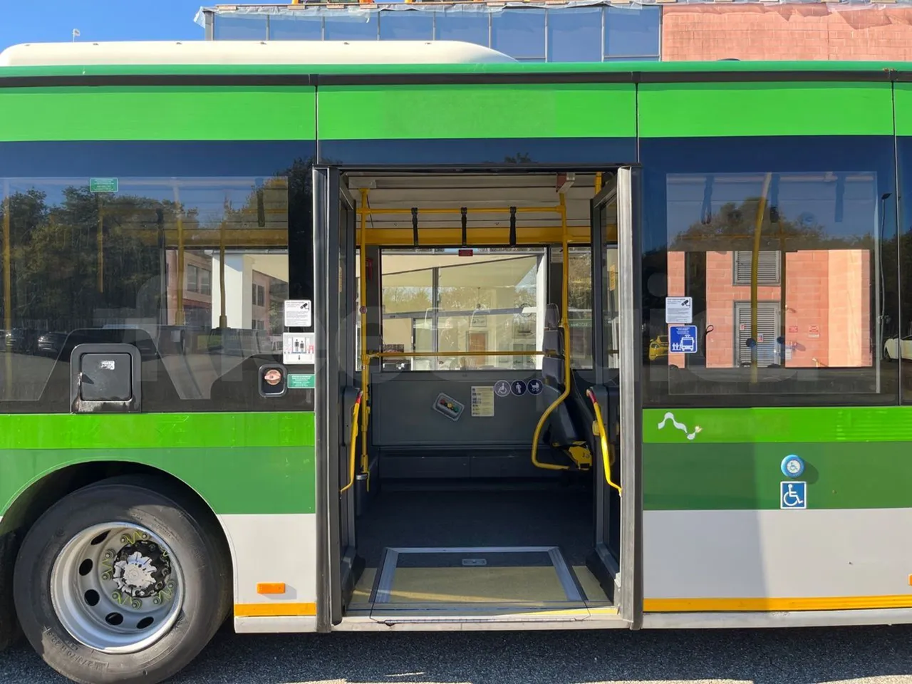 Mercedes-Benz O 530 G- 3P - Euro5 - 260kW - 17.940mt - front door 2 open