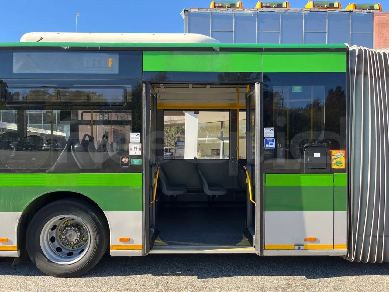 Mercedes-Benz O 530 G- 3P - Euro5 - 260kW - 17.940mt - front door 3 open