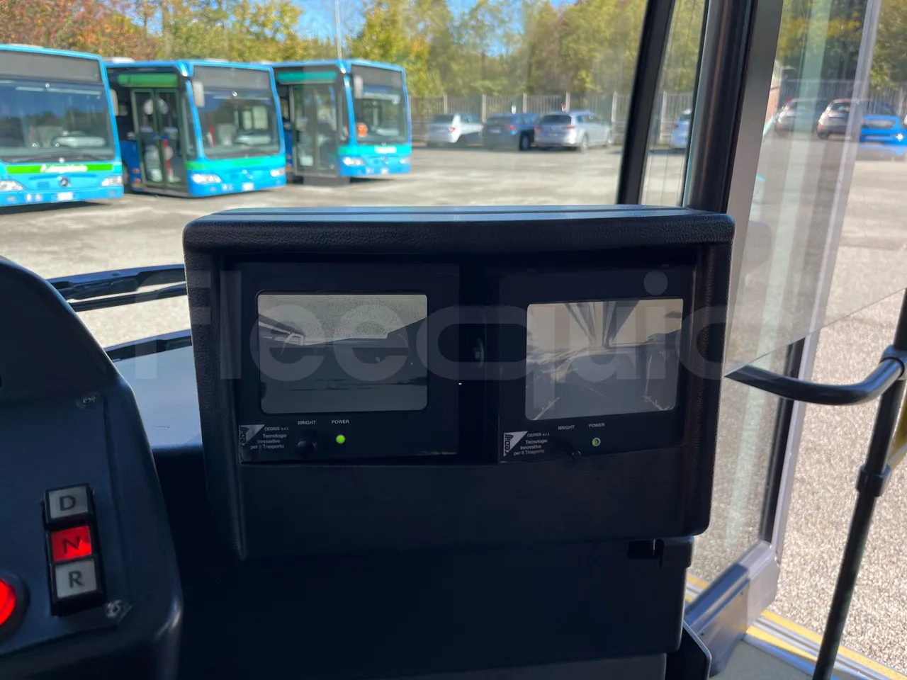 Mercedes-Benz O 530 G- 3P - Euro5 - 260kW - 17.940mt - radio accessories photo