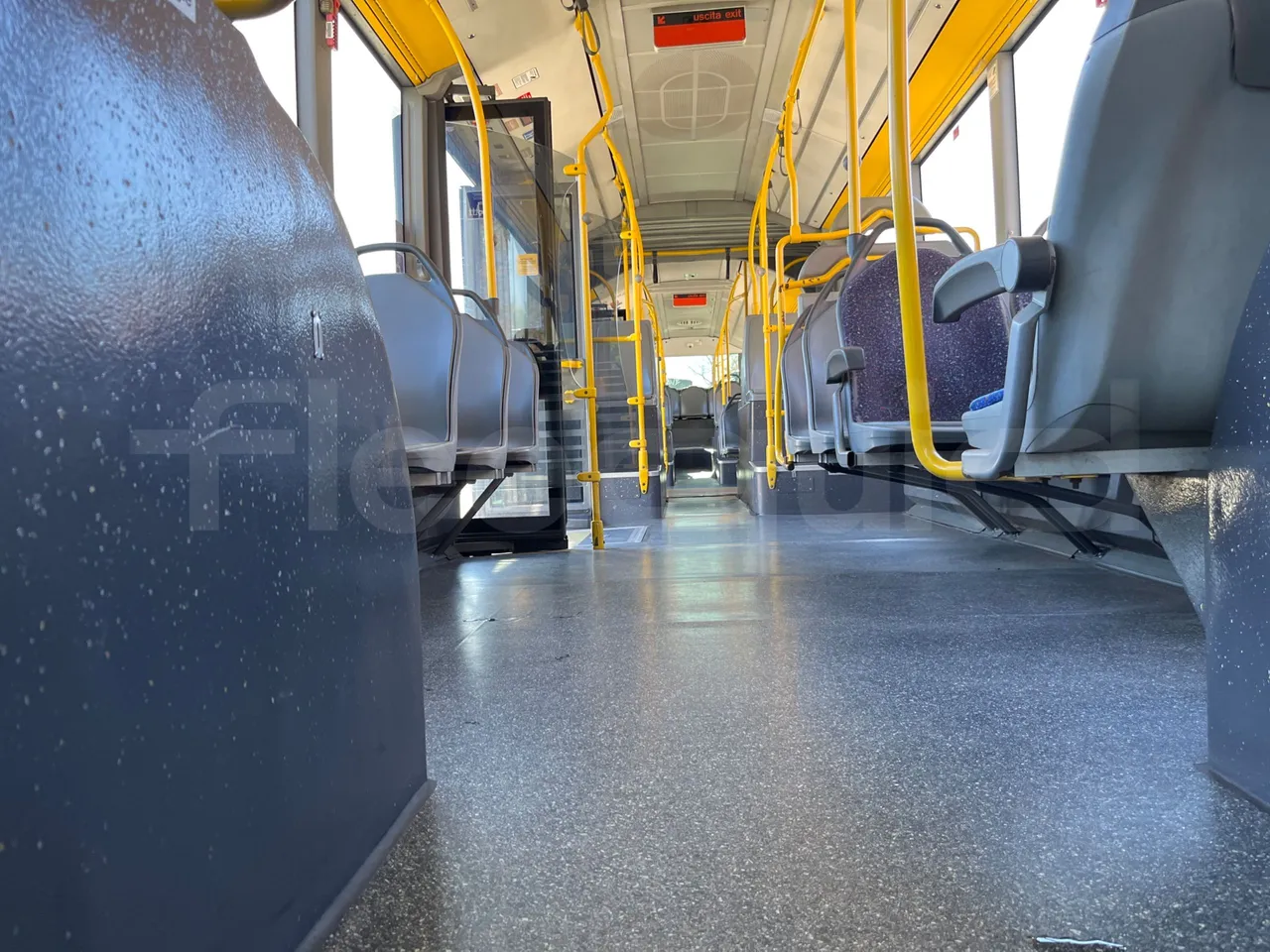 Mercedes-Benz O 530 G- 3P - Euro5 - 260kW - 17.940mt - seat brackets photo