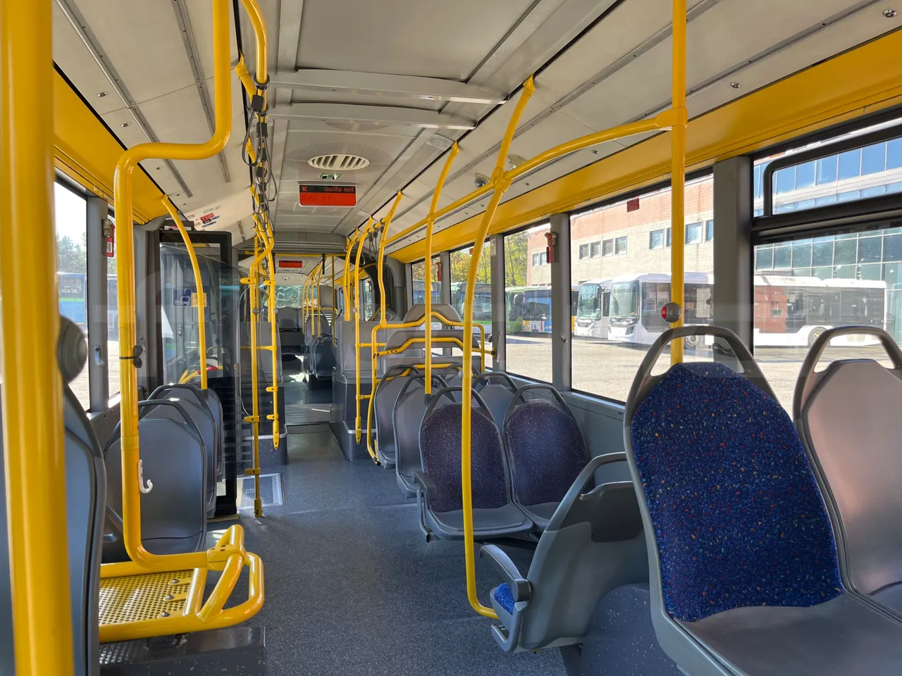 Mercedes-Benz O 530 G- 3P - Euro5 - 260kW - 17.940mt - handrails photo