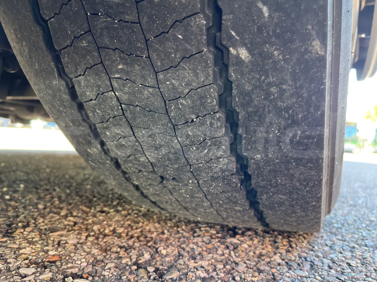 Mercedes-Benz O 530 G- 3P - Euro5 - 260kW - 17.940mt - tread condition front tires left