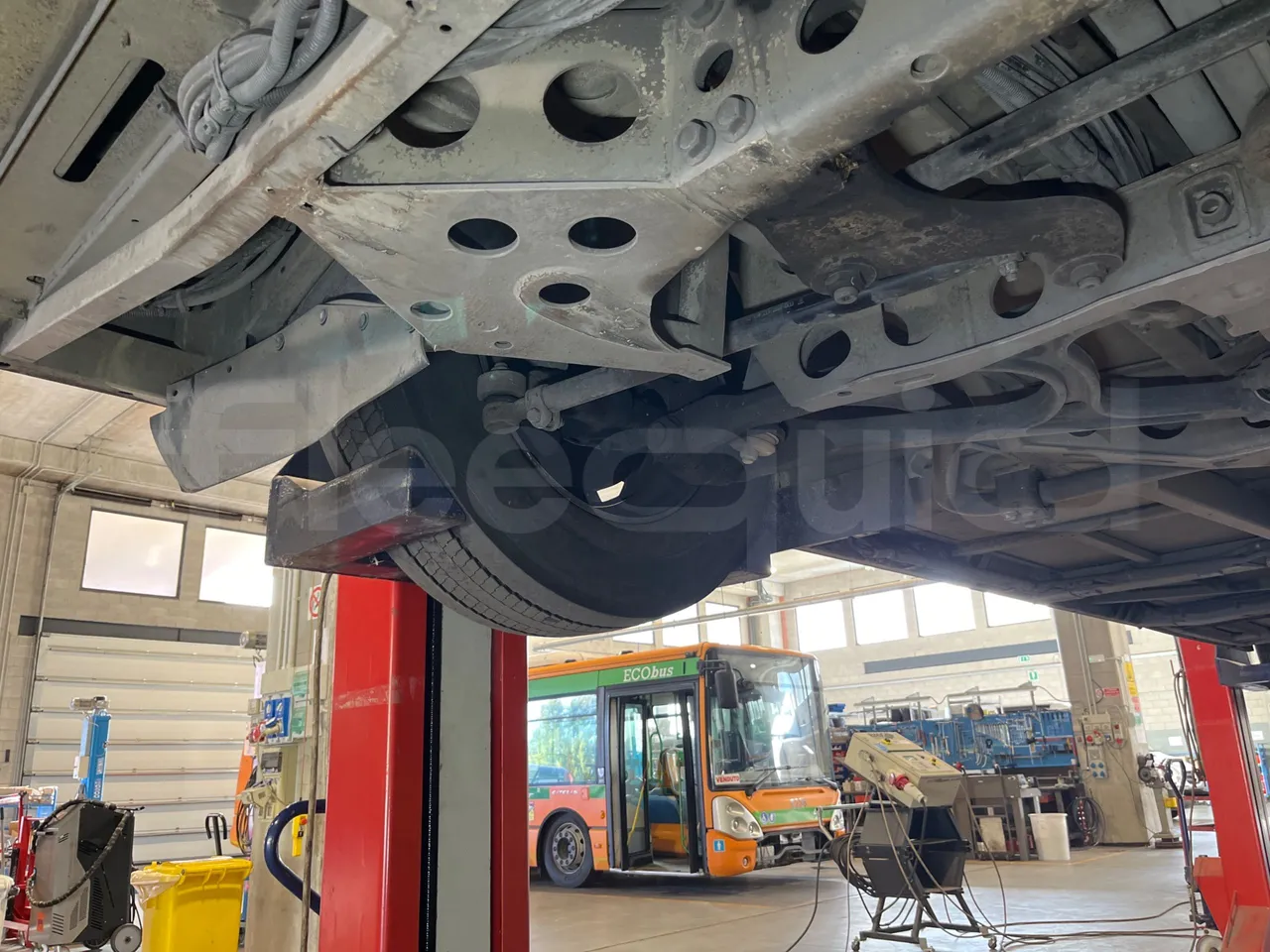 Mercedes-Benz O 530 G- 3P - Euro5 - 260kW - 17.940mt - front axle right side