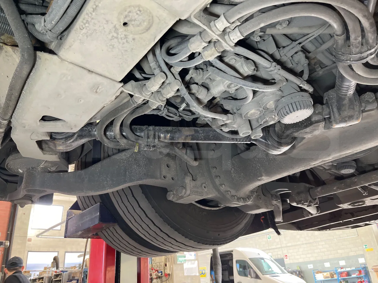 Mercedes-Benz O 530 G- 3P - Euro5 - 260kW - 17.940mt - axle 3 right side