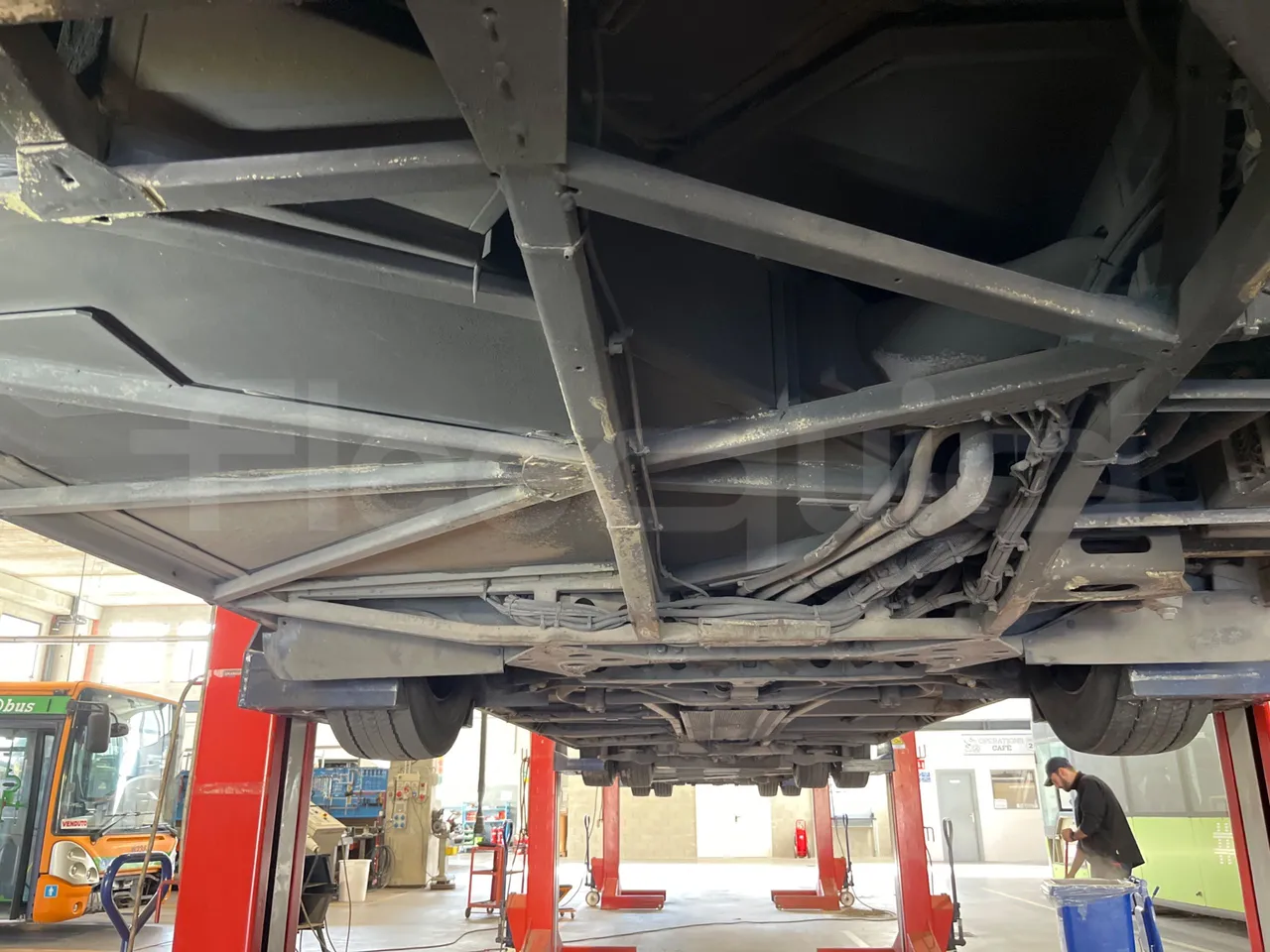 Mercedes-Benz O 530 G- 3P - Euro5 - 260kW - 17.940mt - front undercarriage from front