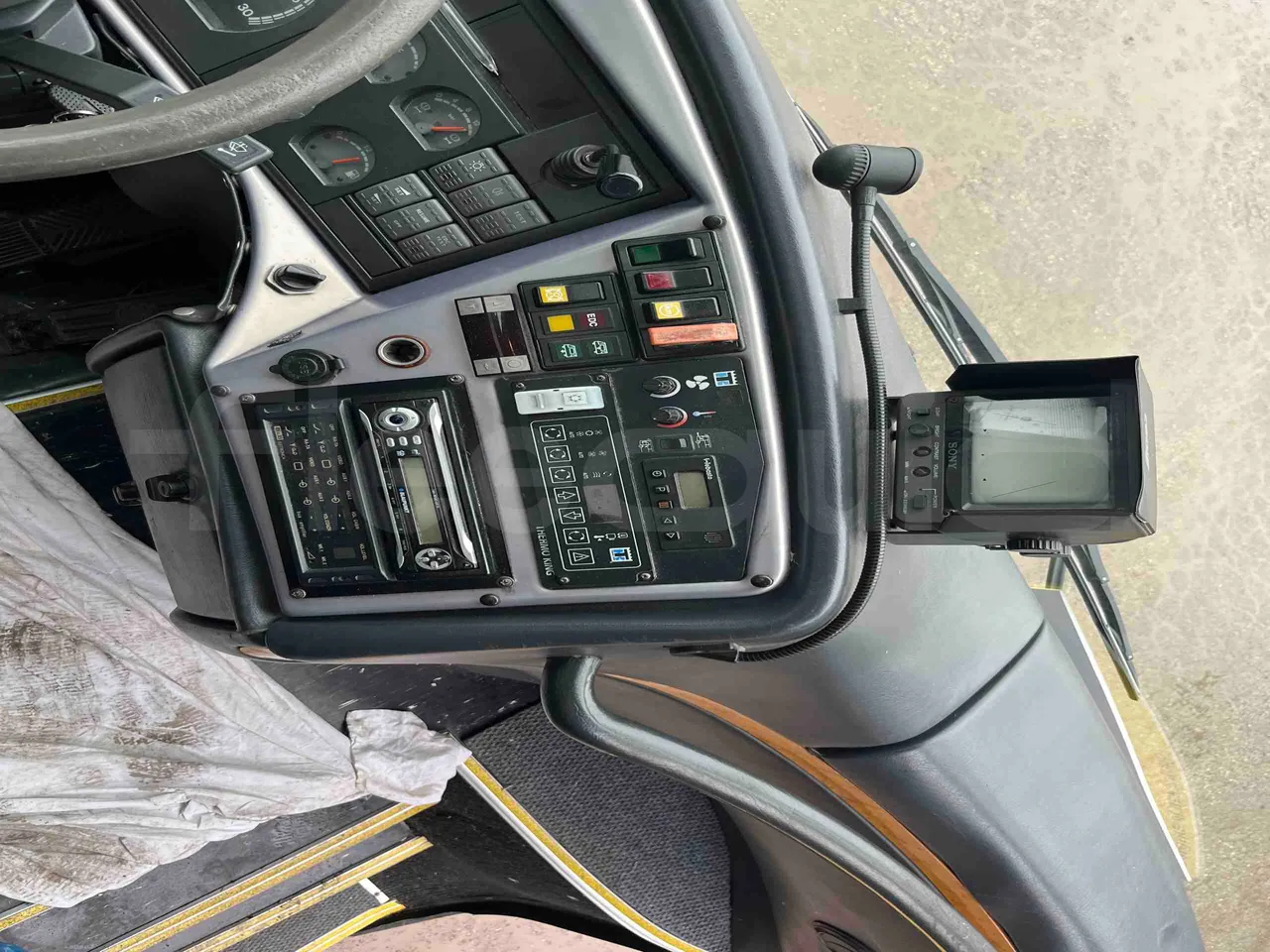 Irisbus Domino 391E.12.38 - EUR2 -276kW -12m - radio accessories photo