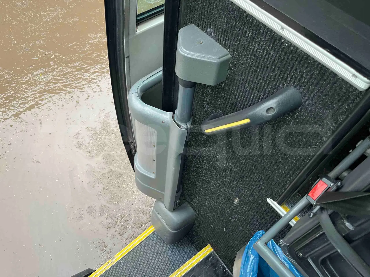 Irisbus Domino 391E.12.38 - EUR2 -276kW -12m - door mechanism photo