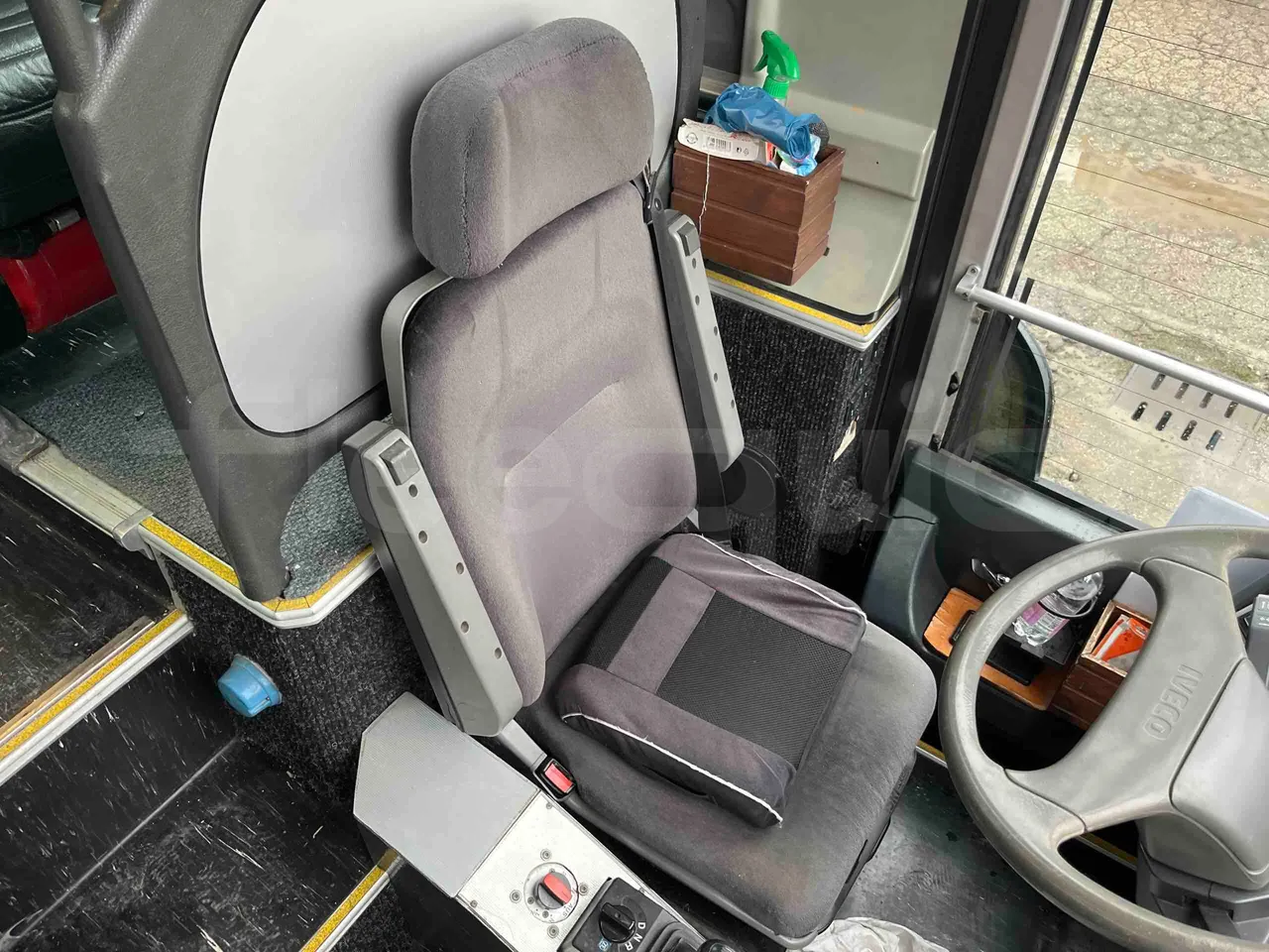Irisbus Domino 391E.12.38 - EUR2 -276kW -12m - driver's seat photo
