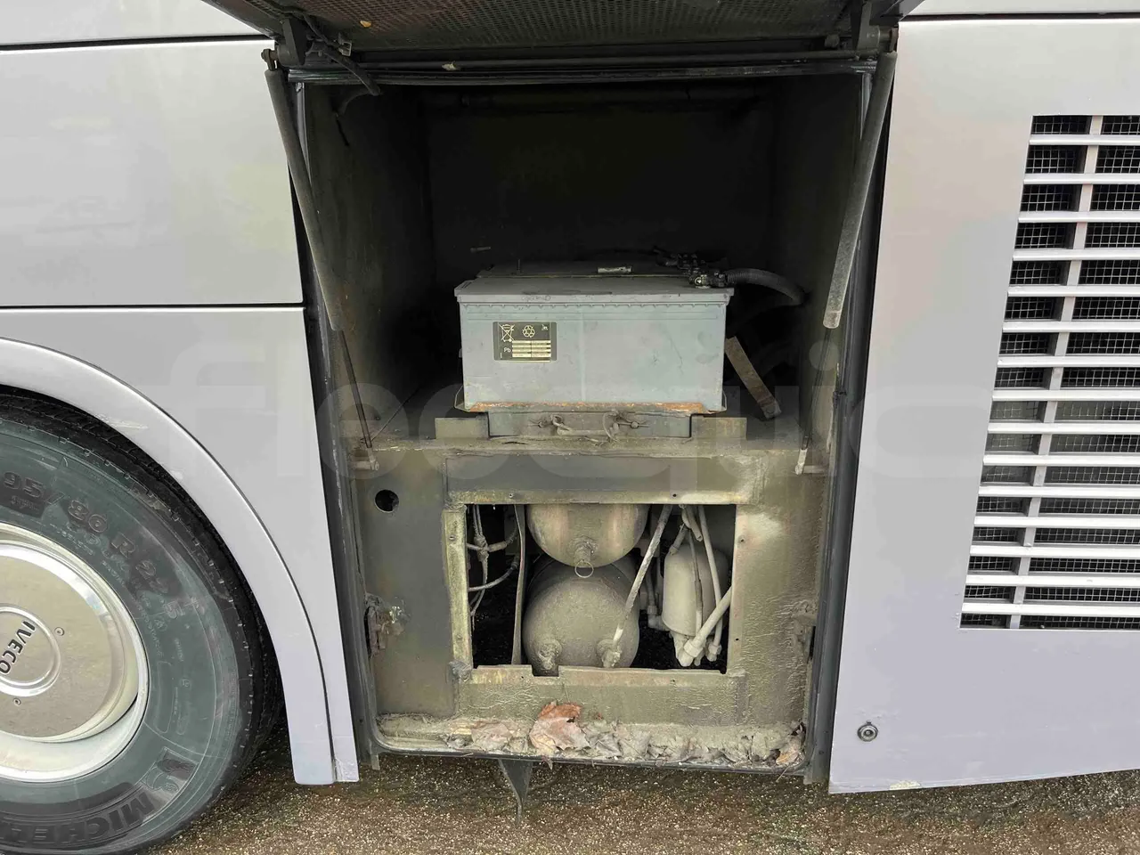 Irisbus Domino 391E.12.38 - EUR2 -276kW -12m - external compartments photo