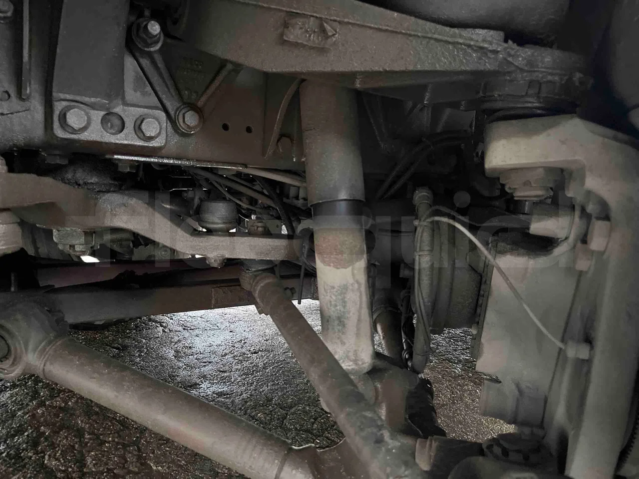 Irisbus Domino 391E.12.38 - EUR2 -276kW -12m - front shock absorbers left