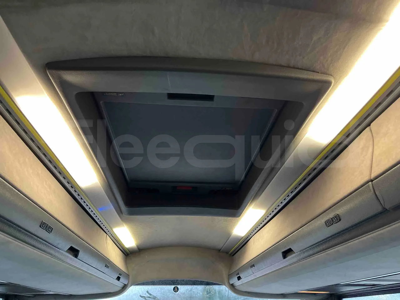 Irisbus Domino 391E.12.38 - EUR2 -276kW -12m - roof hatch 1