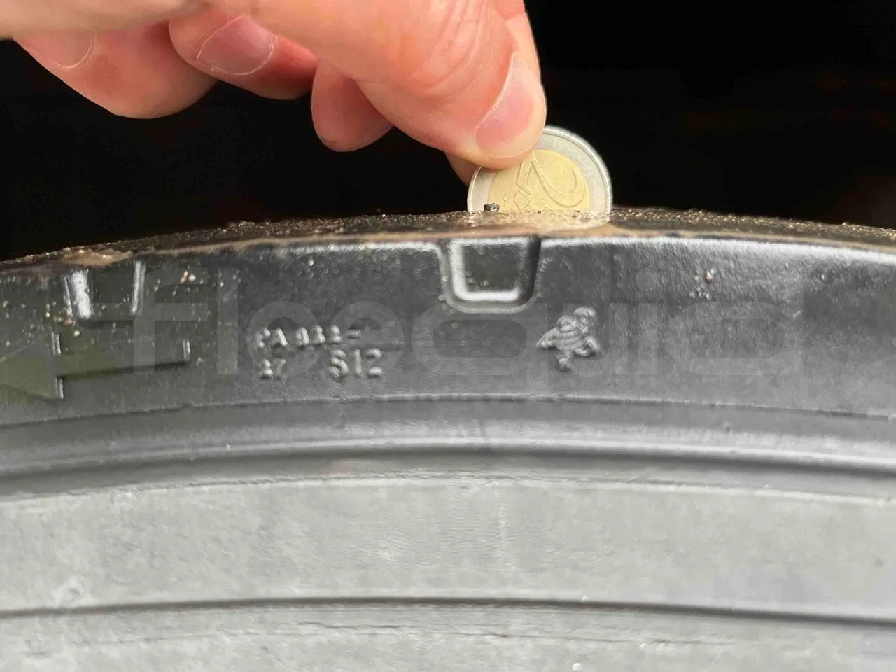 Irisbus Domino 391E.12.38 - EUR2 -276kW -12m - tread condition front tires left