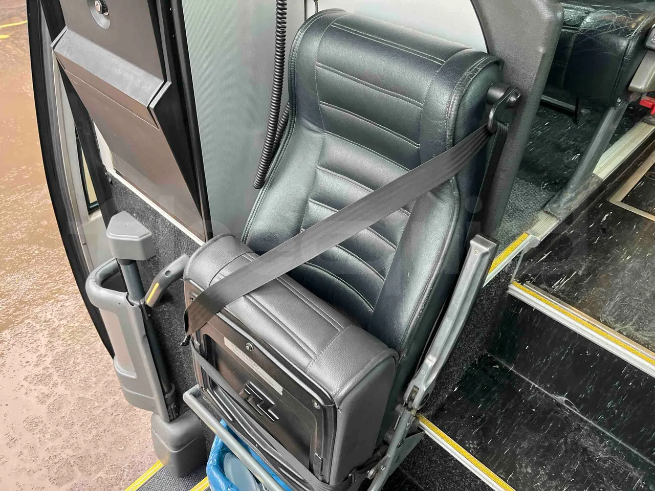 Irisbus Domino 391E.12.38 - EUR2 -276kW -12m - hostess seat photo