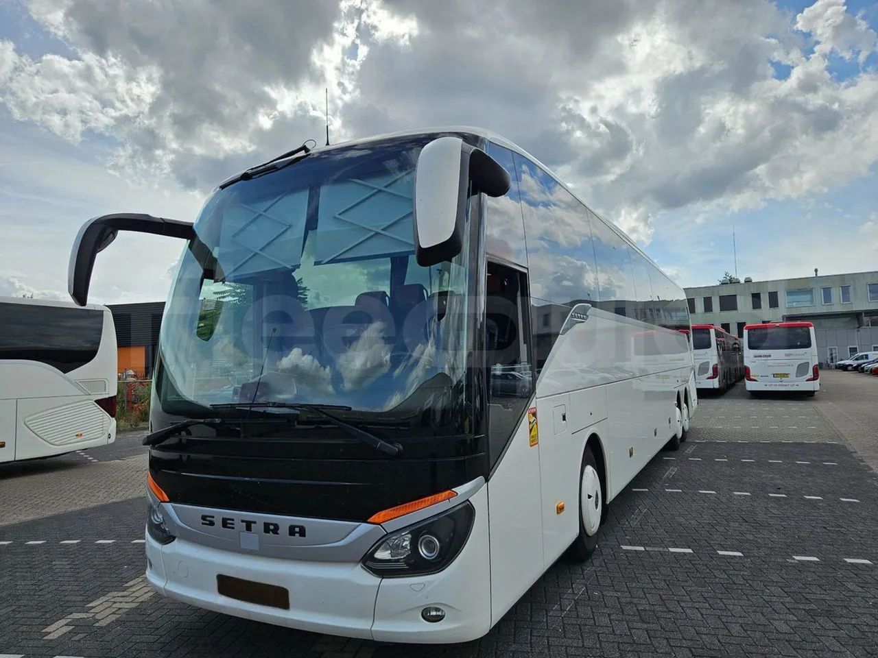 Setra S517 410 03 -EUR6-315kW -13.94m - 3/4 front left (mandatory for bus to scrap)