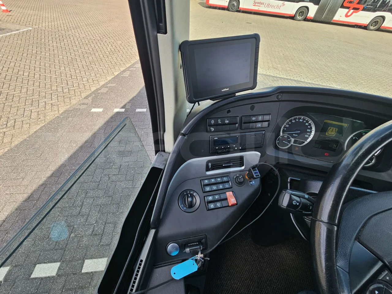 Setra S517 410 03 -EUR6-315kW -13.94m - onboard devices 1