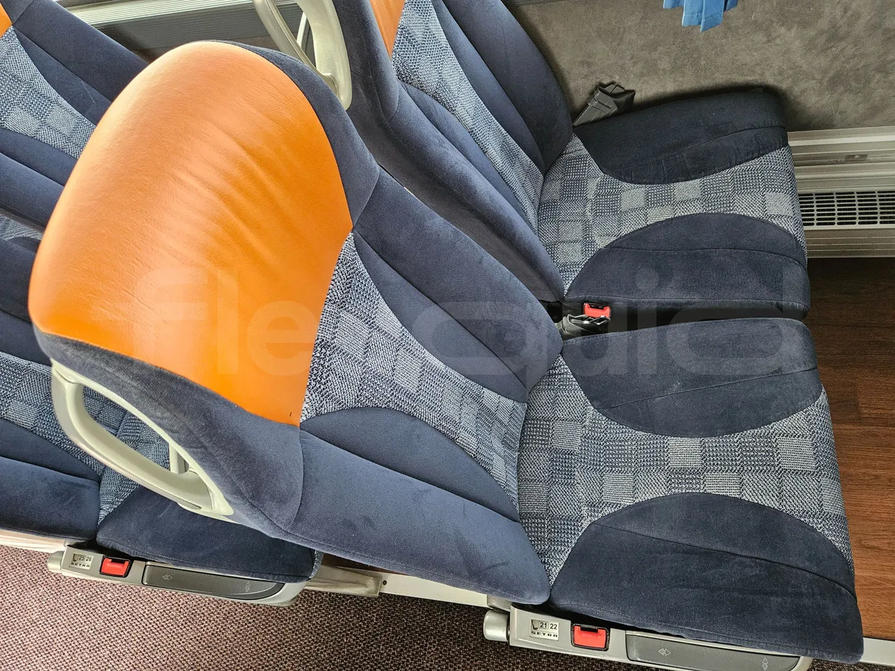 Setra S517 410 03 -EUR6-315kW -13.94m - single seat detail