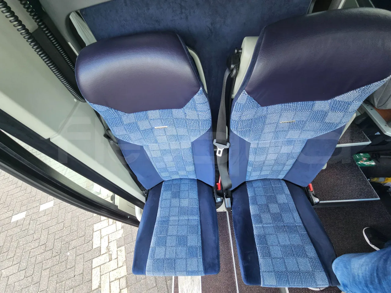 Setra S517 410 03 -EUR6-315kW -13.94m - folding seat photo
