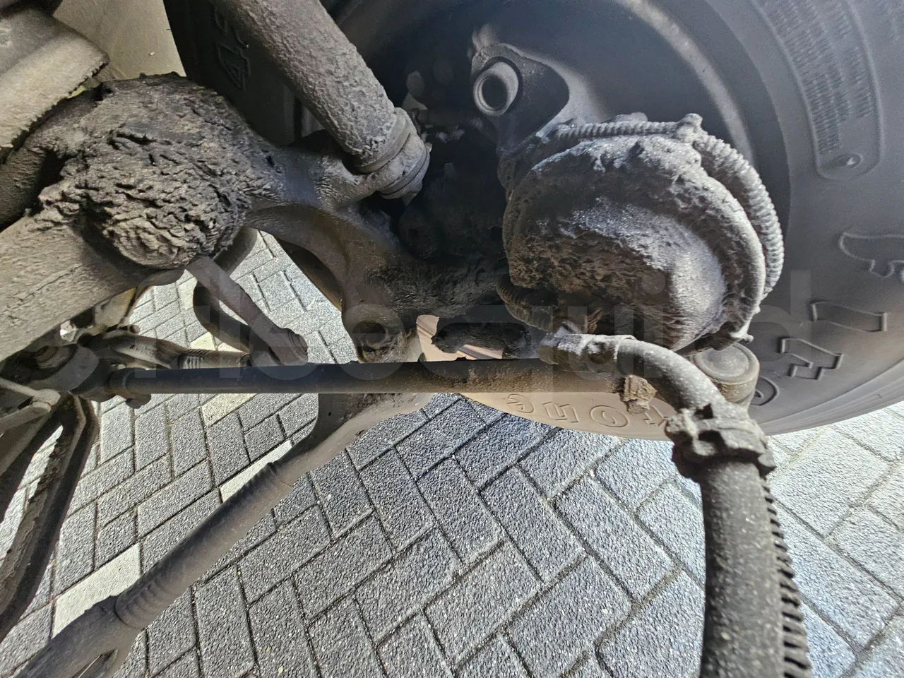 Setra S517 410 03 -EUR6-315kW -13.94m - front brake calipers left
