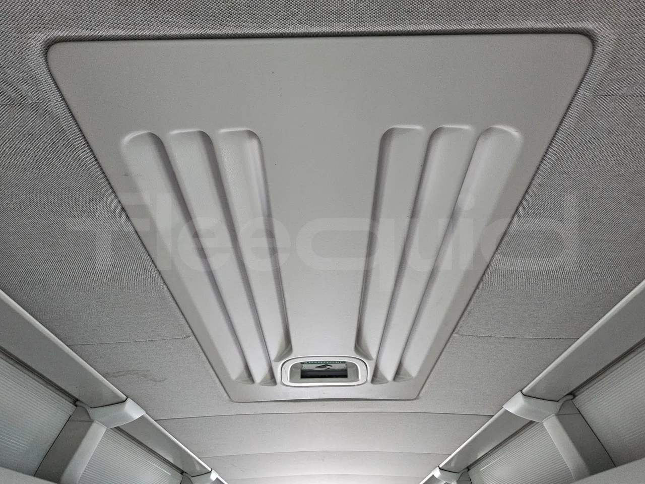 Setra S517 410 03 -EUR6-315kW -13.94m - roof hatch 2