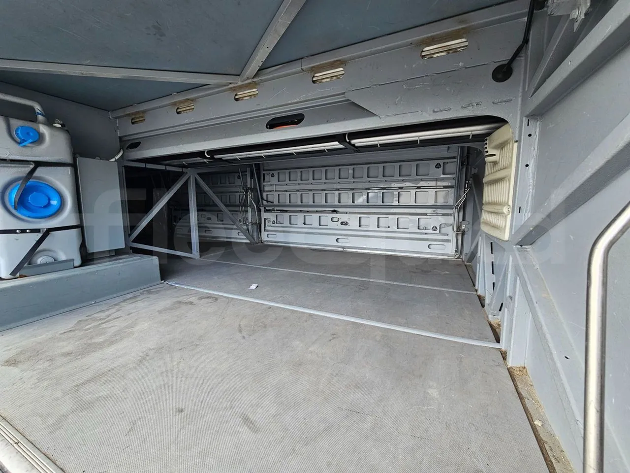 Setra S517 410 03 -EUR6-315kW -13.94m - luggage rack photo