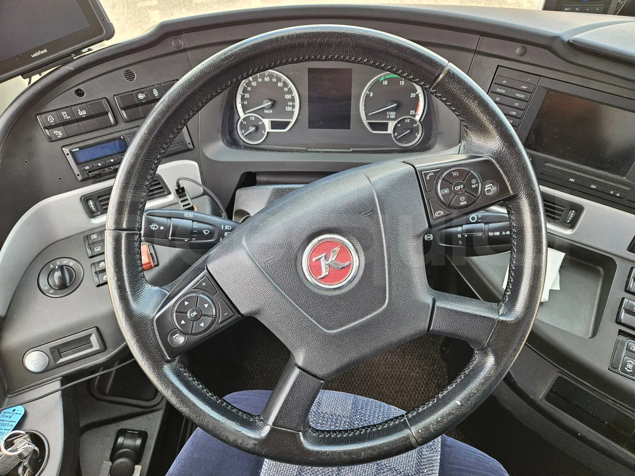 Setra S517 410 03 -EUR6-315kW -13.94m - steering wheel photo