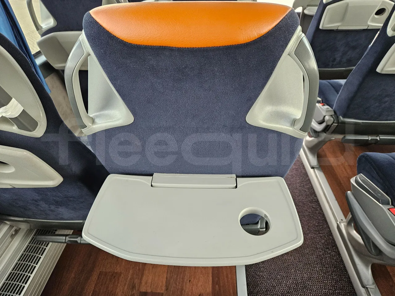 Setra S517 410 03 -EUR6-315kW -13.94m - table detail photo