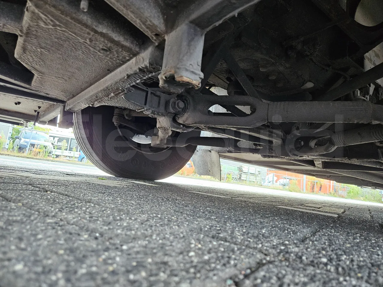 Setra S517 410 03 -EUR6-315kW -13.94m - front axle right side