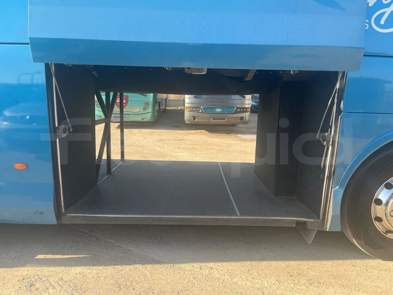 Man Noge TITANIUM - Euro4 - 353kW - 13.980mt - 3/4 right rear doors closed