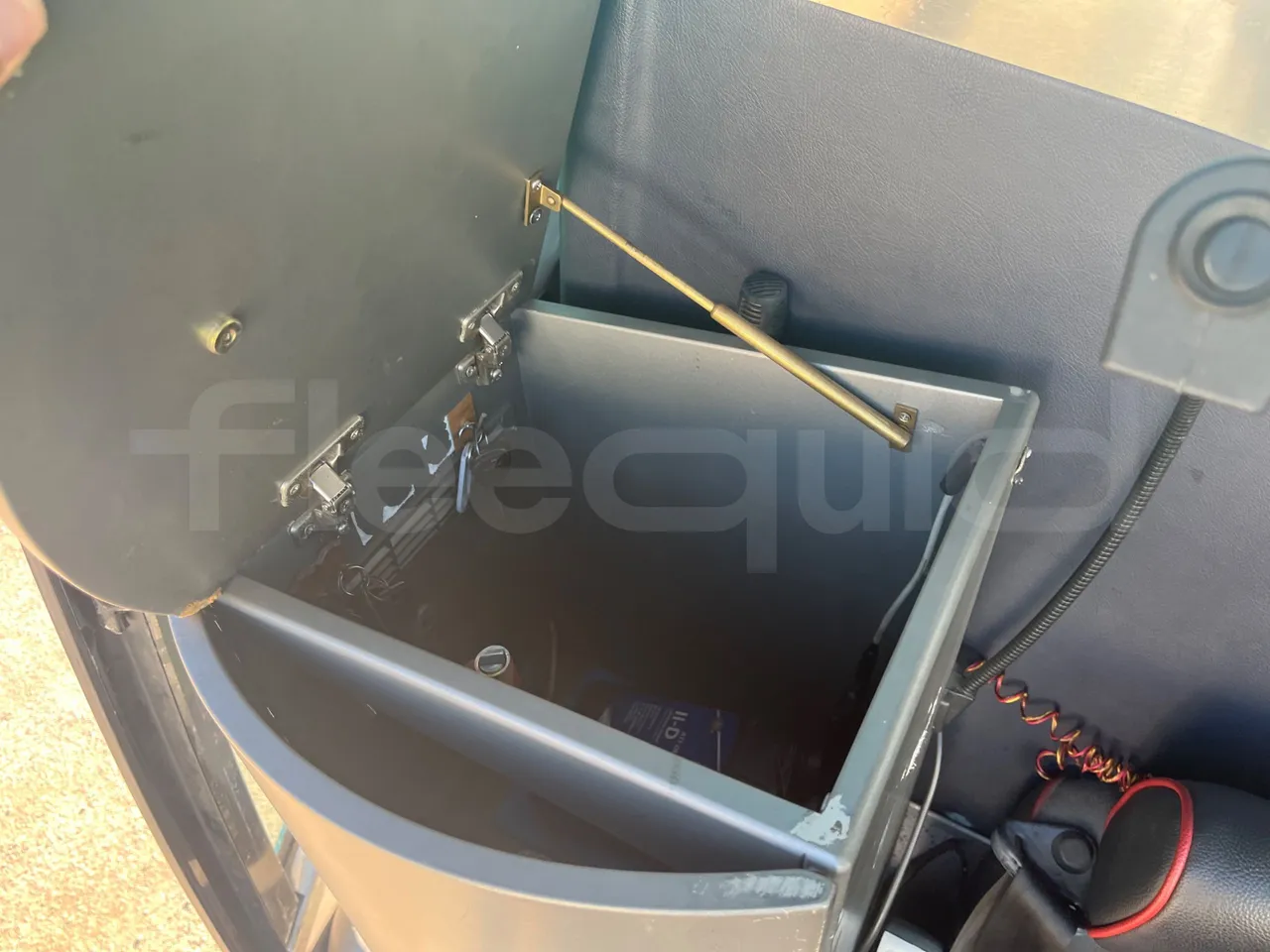 Man Noge TITANIUM - Euro4 - 353kW - 13.980mt - disabled area photo