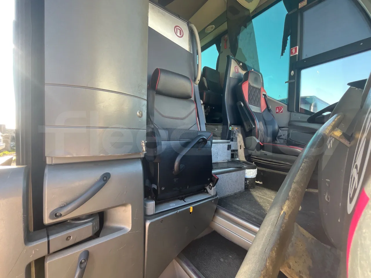 Man Noge TITANIUM - Euro4 - 353kW - 13.980mt - hostess seat photo