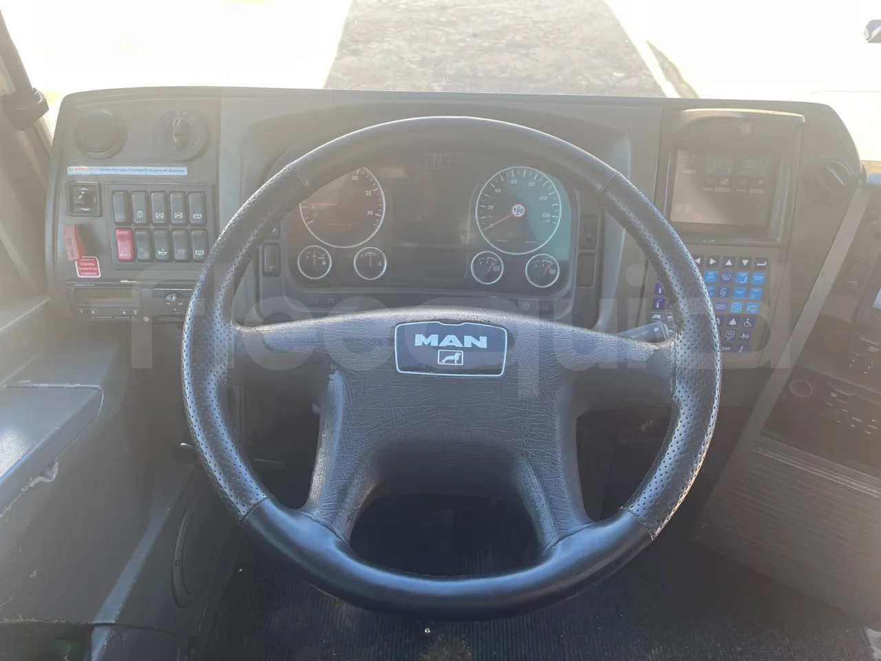 Man Noge TITANIUM - Euro4 - 353kW - 13.980mt - steering wheel photo