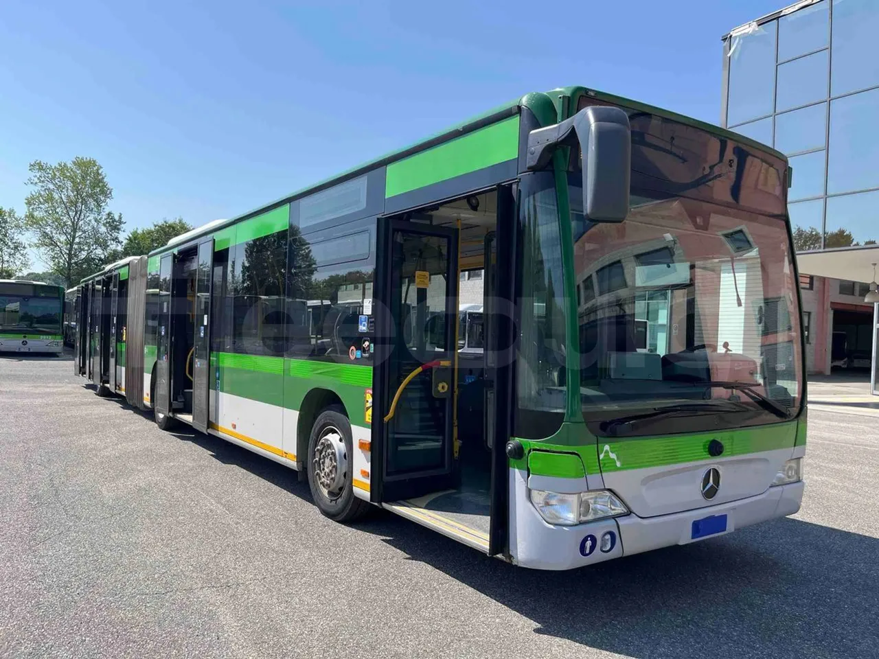 Mercedes-Benz Citaro G - 3/4 Front Right Side Doors Open