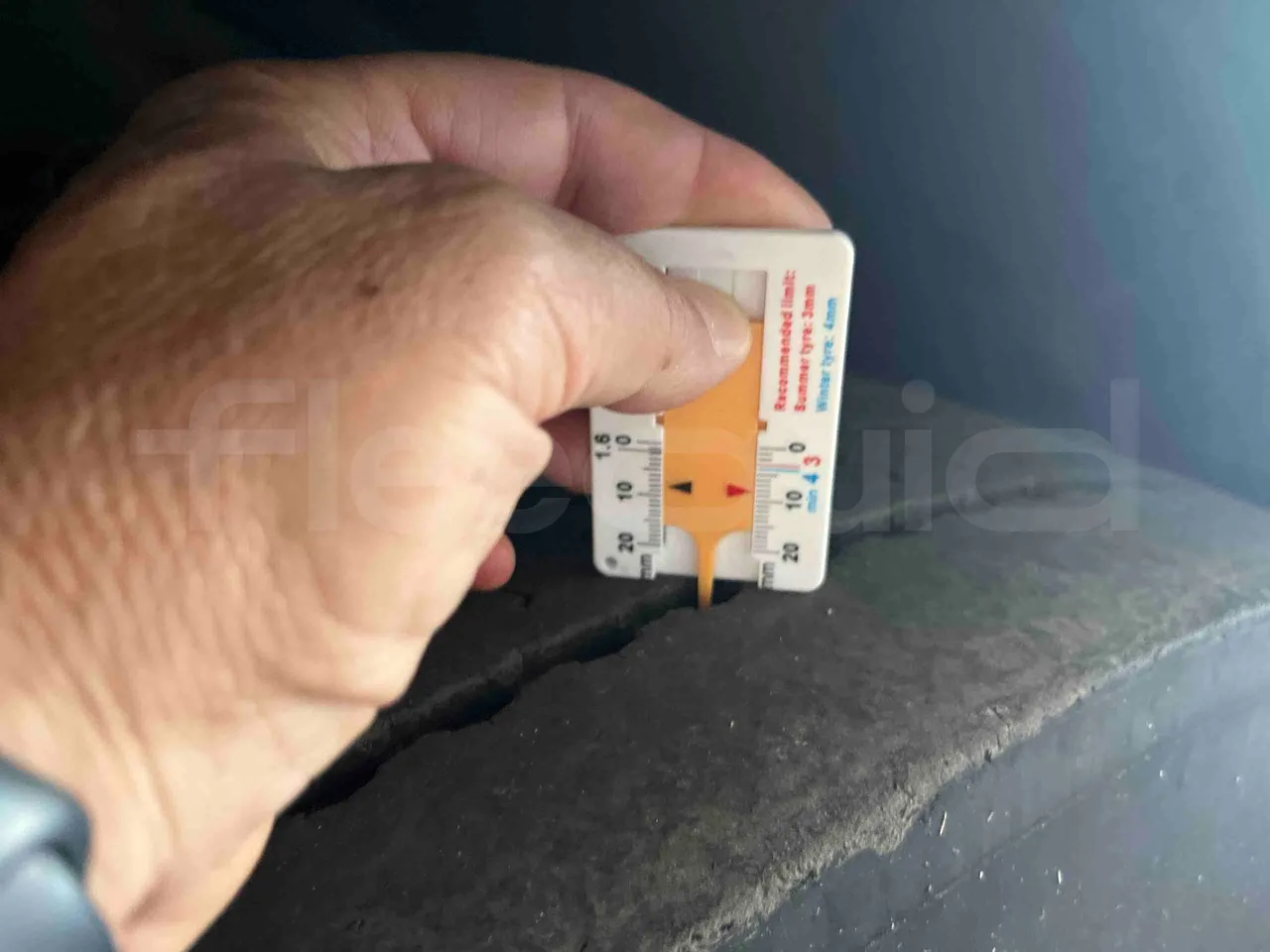 Mercedes-Benz Citaro G - Second Axle Left Side: Tyre Thickness