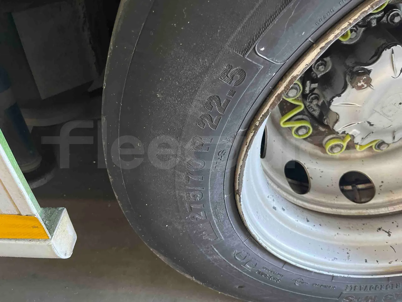 Mercedes-Benz Citaro G - Second Axle Left Side: Complete Wheel
