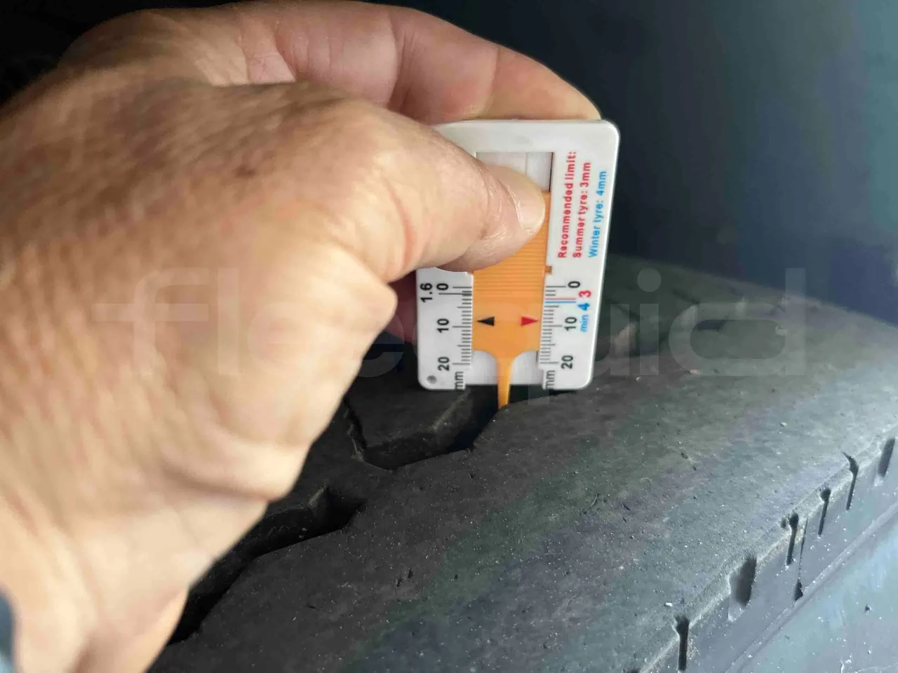 Mercedes-Benz Citaro G - Third Axle Left Side: Tyre Thickness