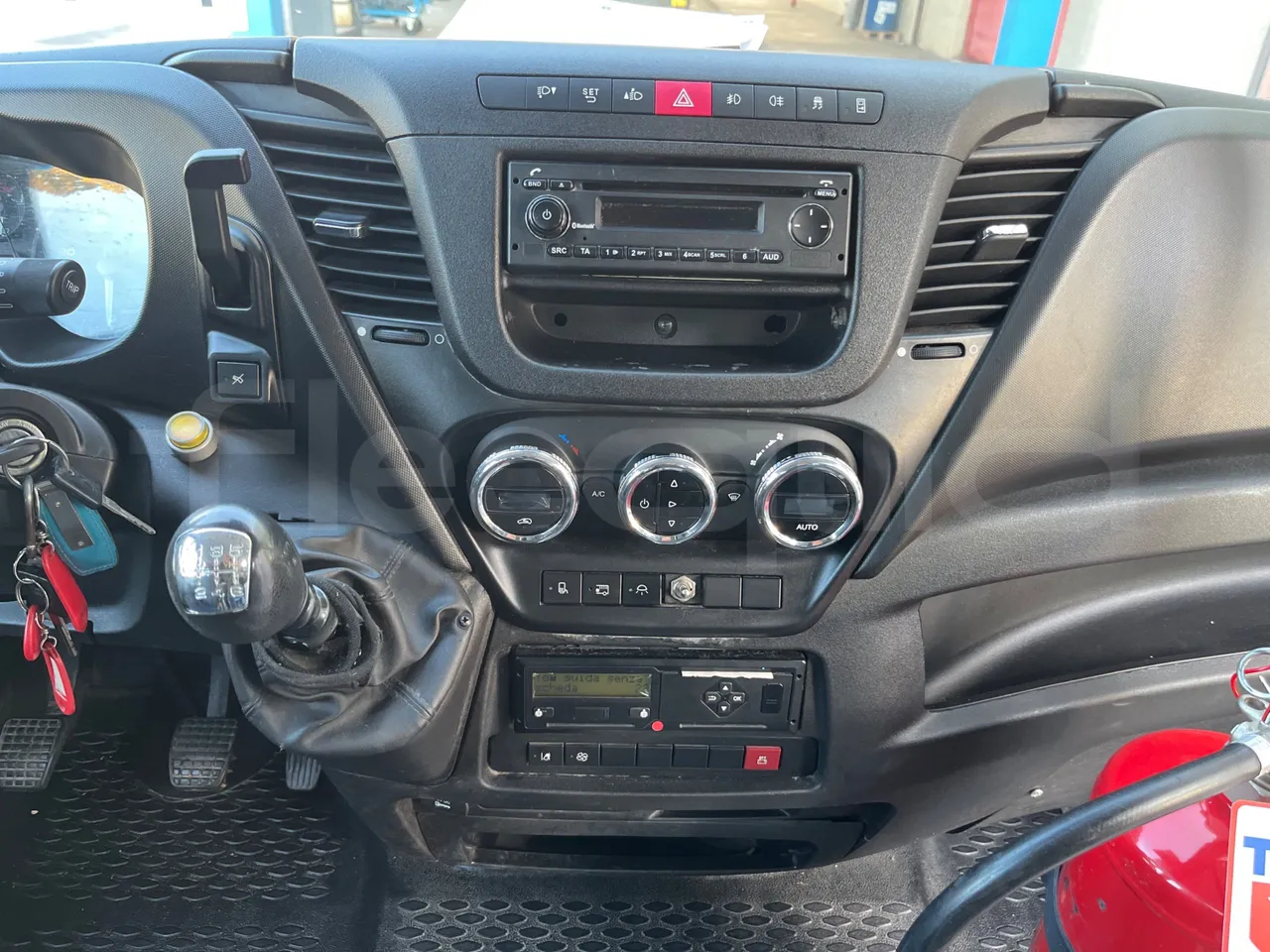 Iveco Daily A50/S34/VI - EUR6 - 110kW - 7.498m - radio accessories photo