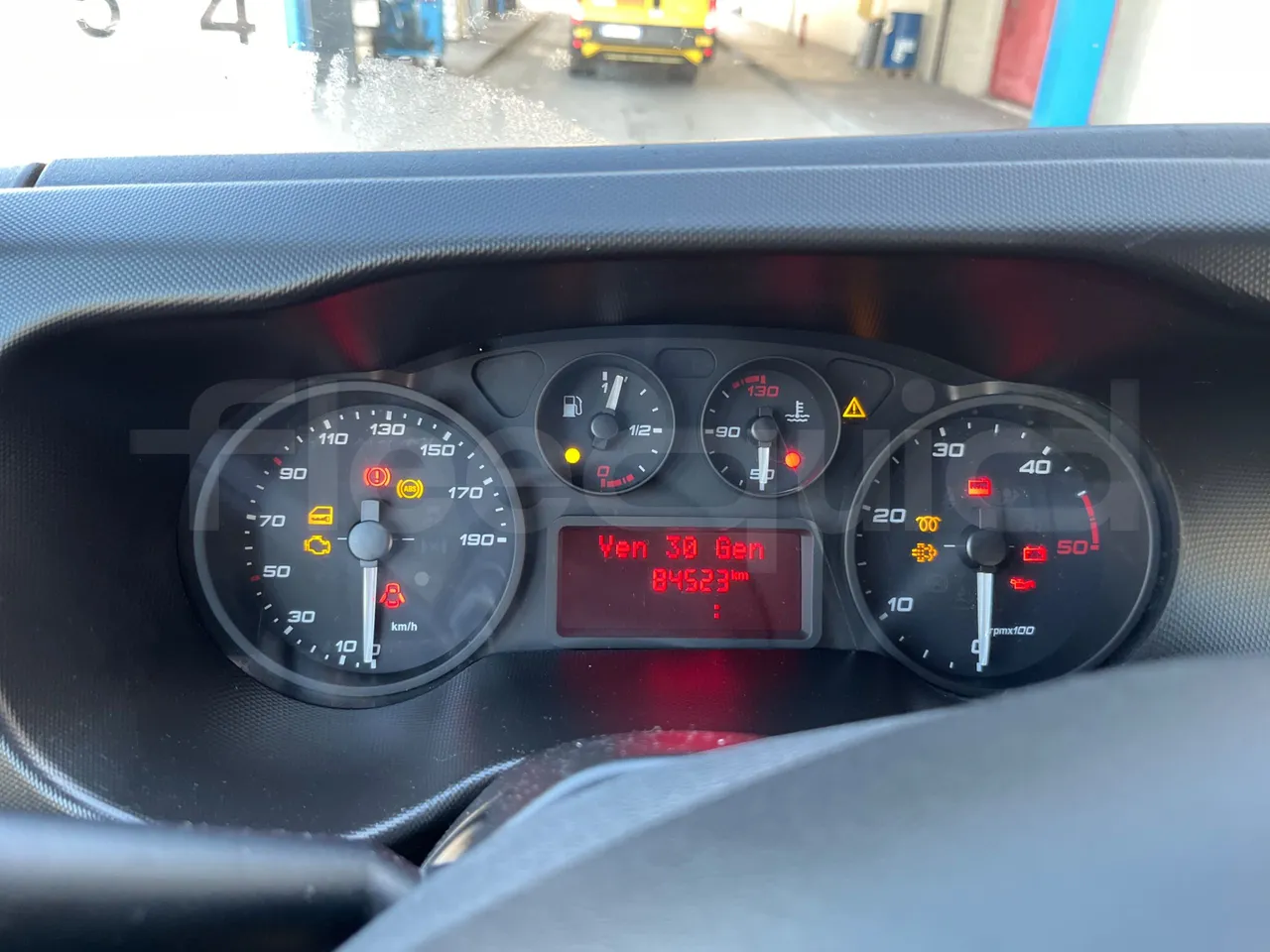 Iveco Daily A50/S34/VI - EUR6 - 110kW - 7.498m - dashboard lights on