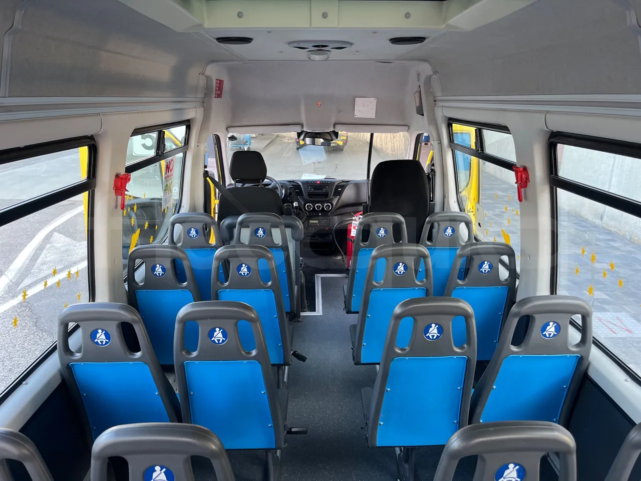Iveco Daily A50/S34/VI - EUR6 - 110kW - 7.498m - forward view middle aisle