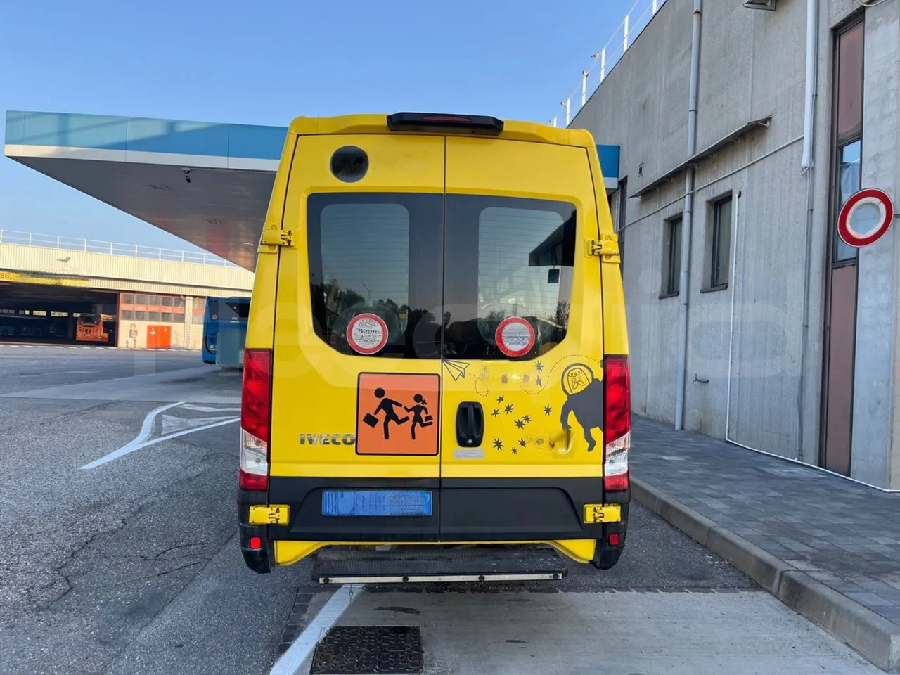 Iveco Daily A50/S34/VI - EUR6 - 110kW - 7.498m - rear hatch closed