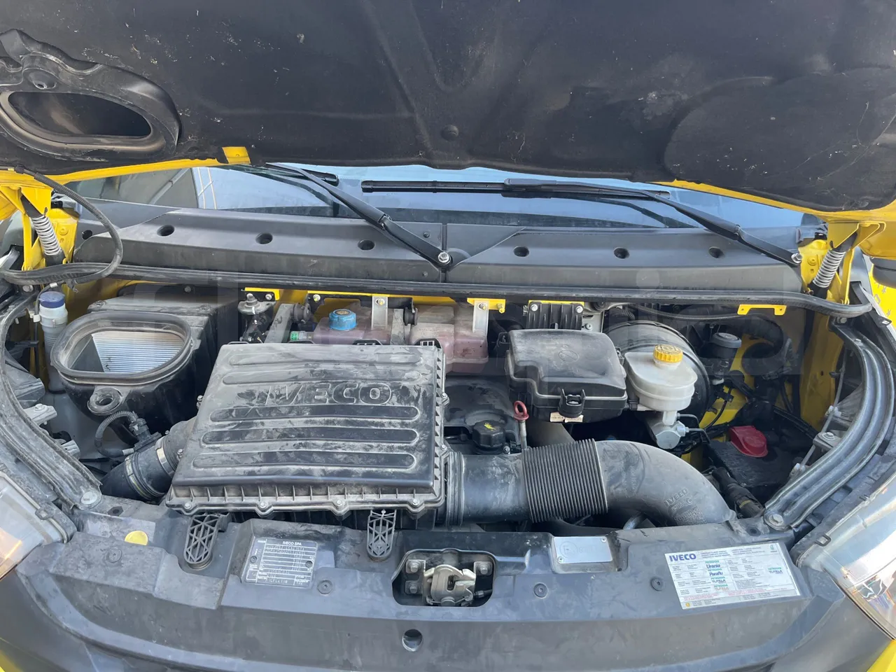 Iveco Daily A50/S34/VI - EUR6 - 110kW - 7.498m - rear hatch open