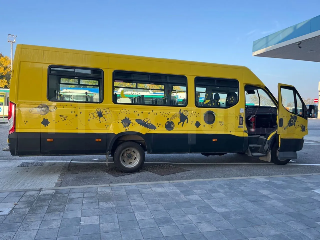 Iveco Daily A50/S34/VI - EUR6 - 110kW - 7.498m - right side doors open